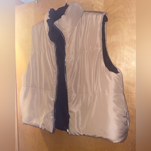 Tan & Black Reversible Sleeveless Collared Puffer Vest - Picture 2 of 4